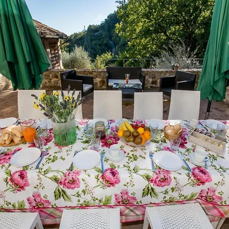 Appartement In A With Swimming Pool Assisi